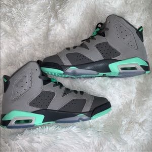 Jordan 6. NEVER WORN. Size 5.5